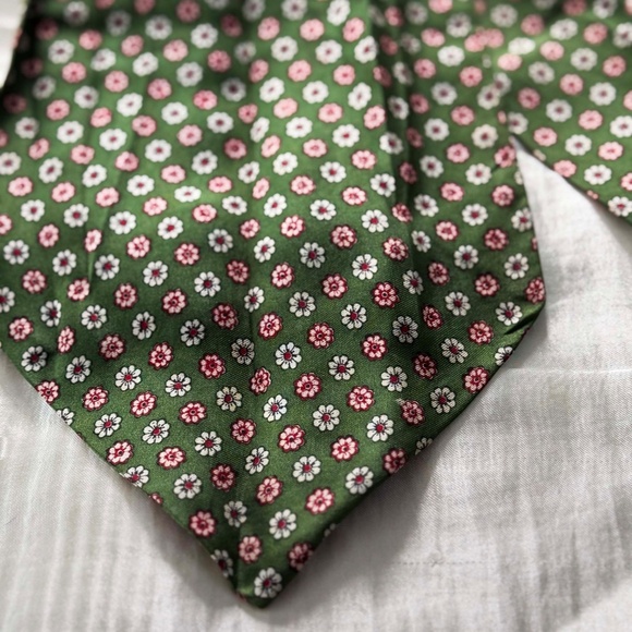 ASCOT, 100% SILK, JAEGER LONDON, UNISEX, GREEN/WHITE/BURGUNDY FLOWERS, 34 X 7 IN - Picture 3 of 3